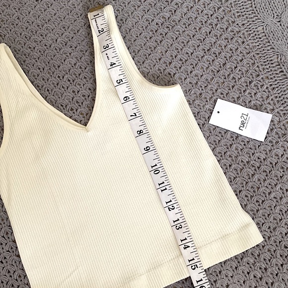 NWT • White Ribbed Seamless Tank Top 🤍 - Picture 7 of 9